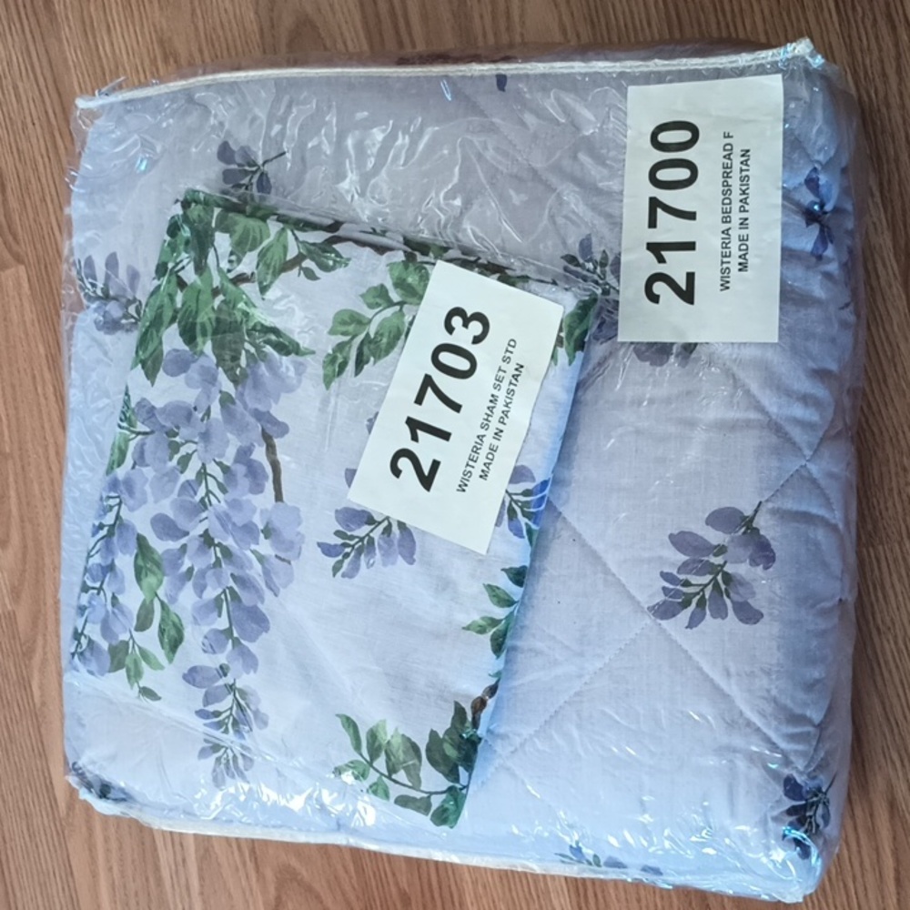Collections Etc Purple Wisteria Full Bedspread and 2 Pillow Standard Shams